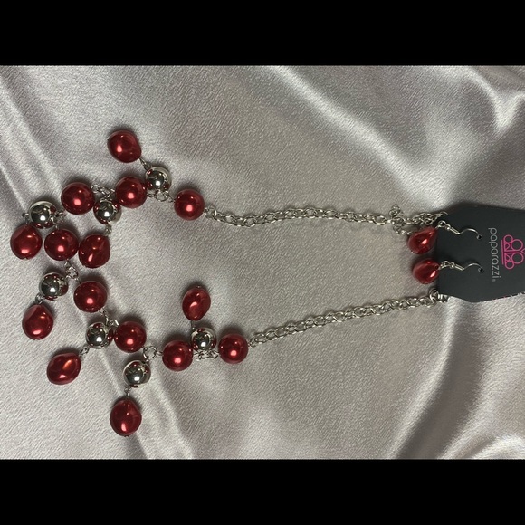 Red and silver necklace set - Picture 1 of 1